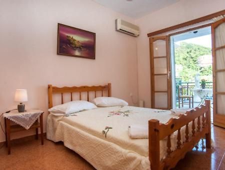 Villa Fernanda'S Traditional 2 Floor House à Poros  Extérieur photo