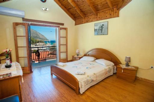 Villa Fernanda'S Traditional 2 Floor House à Poros  Extérieur photo