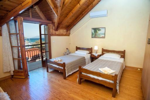 Villa Fernanda'S Traditional 2 Floor House à Poros  Extérieur photo