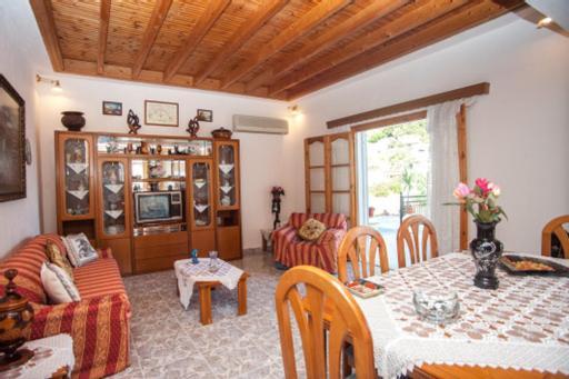 Villa Fernanda'S Traditional 2 Floor House à Poros  Extérieur photo