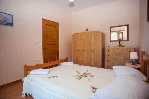 Villa Fernanda'S Traditional 2 Floor House à Poros  Extérieur photo