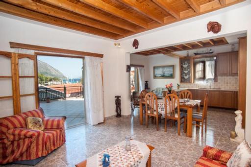 Villa Fernanda'S Traditional 2 Floor House à Poros  Extérieur photo