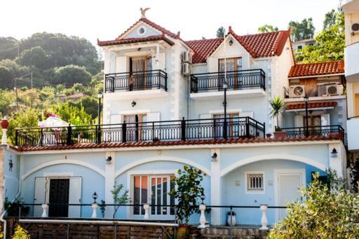 Villa Fernanda'S Traditional 2 Floor House à Poros  Extérieur photo