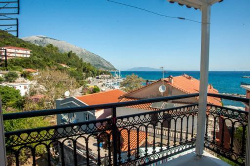 Villa Fernanda'S Traditional 2 Floor House à Poros  Extérieur photo